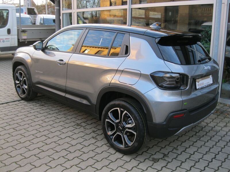 Neu Jeep Avenger Summit 101 PS (74 kW) 2025 Grau SUV