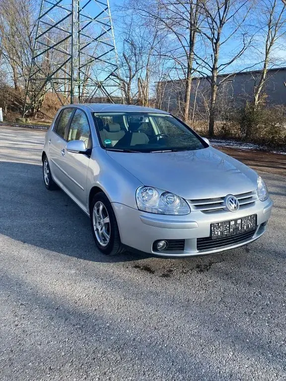 Gebraucht VW Golf V Trendline 105 PS (77 kW) 2007 Reflex silver metallic Limousine