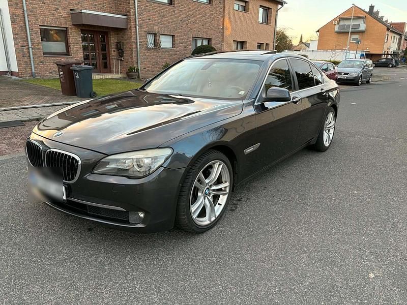 Gebraucht BMW 750 408 PS (300 kW) 2009 Limousine
