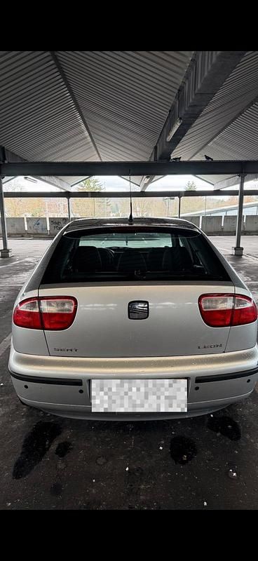Usata Seat Leon 75 CV (55 kW) 2004 Argento Utilitaria