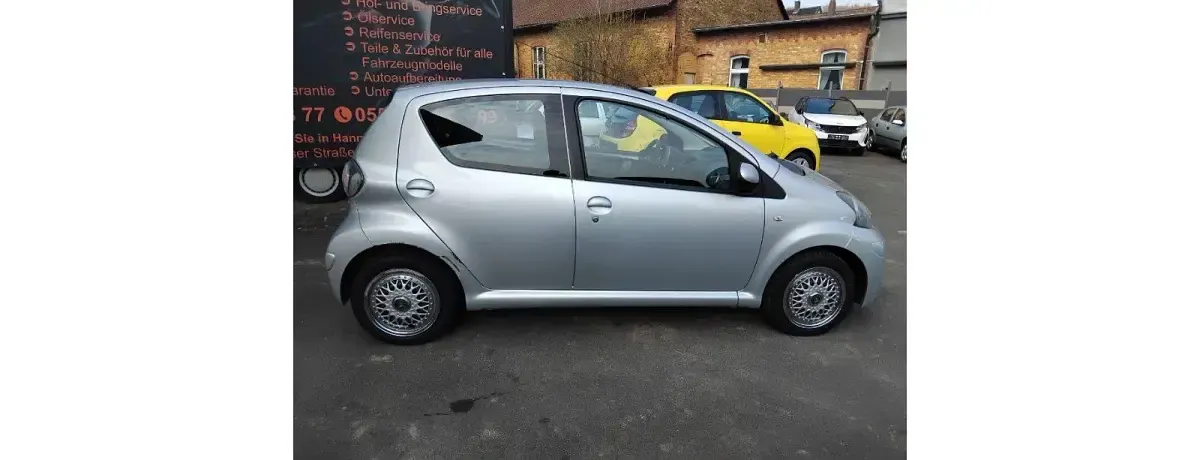 Używany Toyota Aygo Cool 68 KM (50 kW) 2012 Srebrny Hatchback