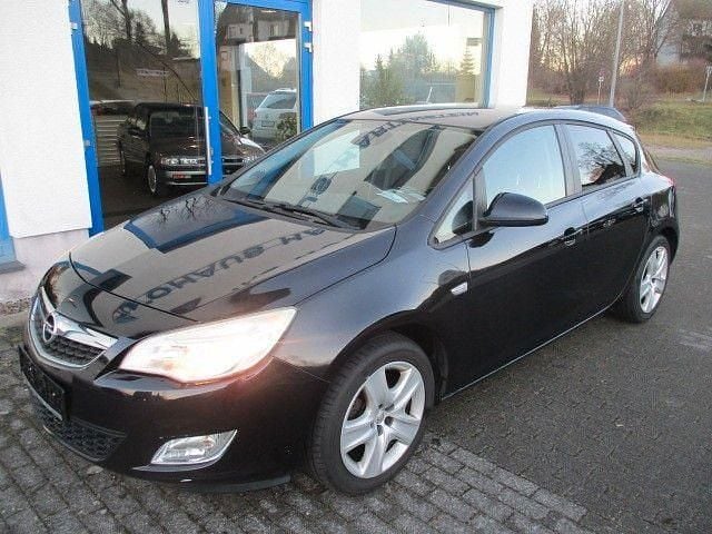 Schwarz Gebraucht 2011 Opel Astra Design Edition Limousine | 3.850 € (Fairer Preis) - Bild 1/4