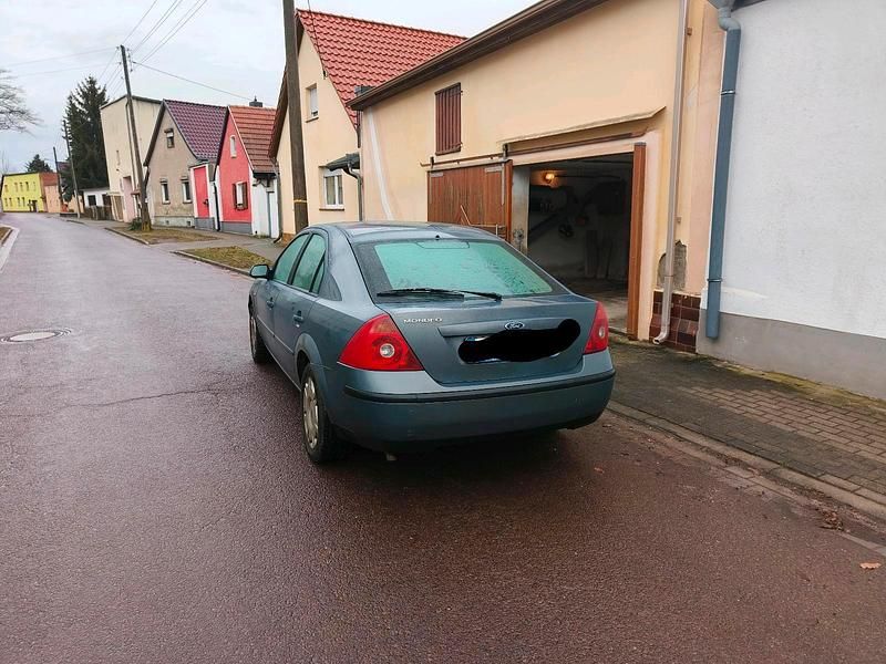 Gebraucht Ford Mondeo 110 PS (80 kW) 2001 Blau Limousine