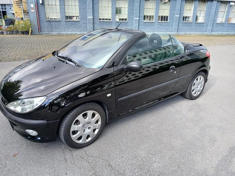 Schwarz Gebraucht 2002 Peugeot 206 CC Cabrio | 1.450 € - Bild 1/4