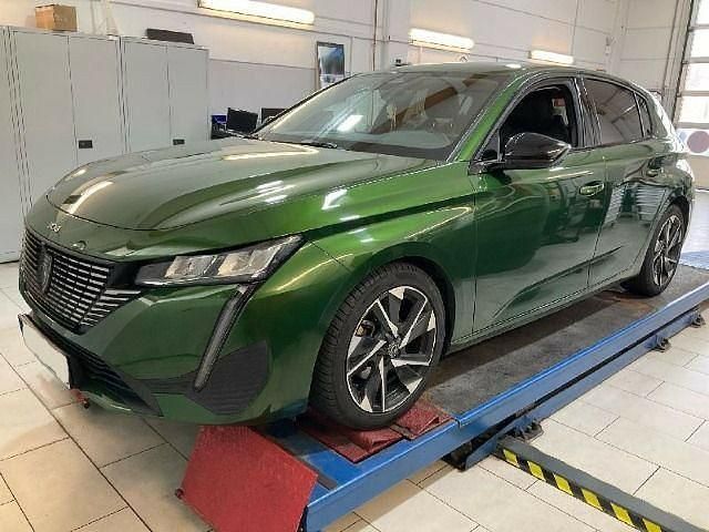 Grün Gebraucht 2022 Peugeot 308 Allure Limousine | 17.990 € (Etwas zu teuer) - Bild 1/2