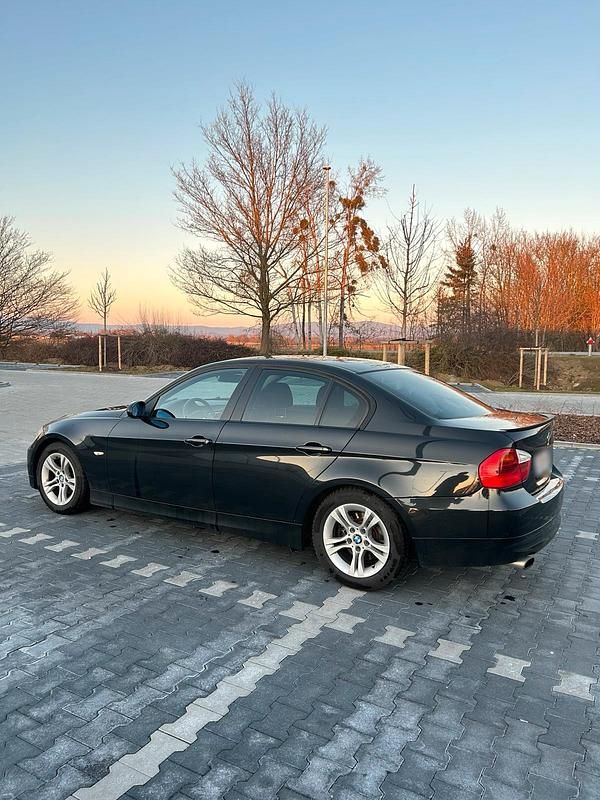 Gebraucht BMW 320 170 PS (125 kW) 2008 Schwarz Limousine
