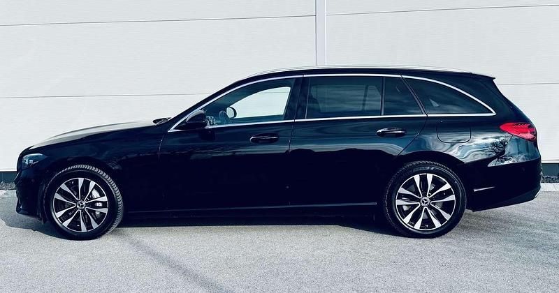 Gebraucht Mercedes C300e Avantgarde 204 PS (150 kW) 2022 Schwarz Kombi
