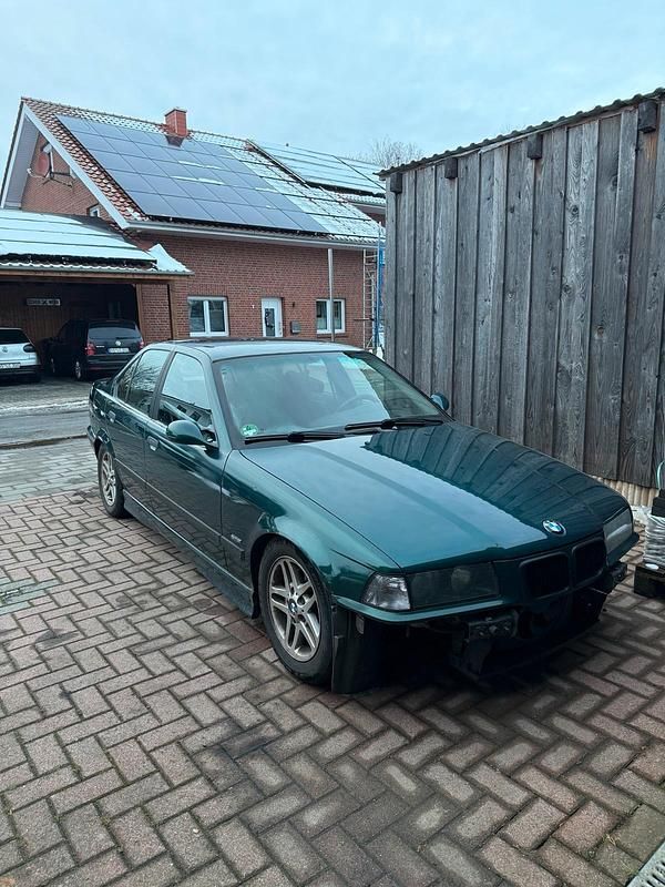 Grün Gebraucht 1997 BMW 320 M Sport Limousine | 3.200 € (Fairer Preis) - Bild 1/4