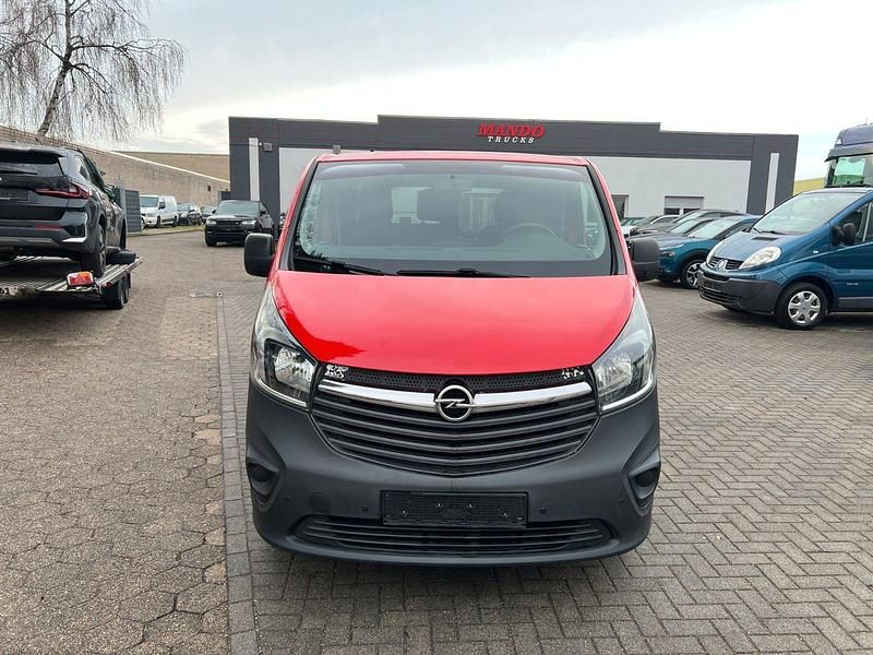 Gebraucht Opel Vivaro 90 PS (66 kW) 2016 Rot Van / Kleinbus