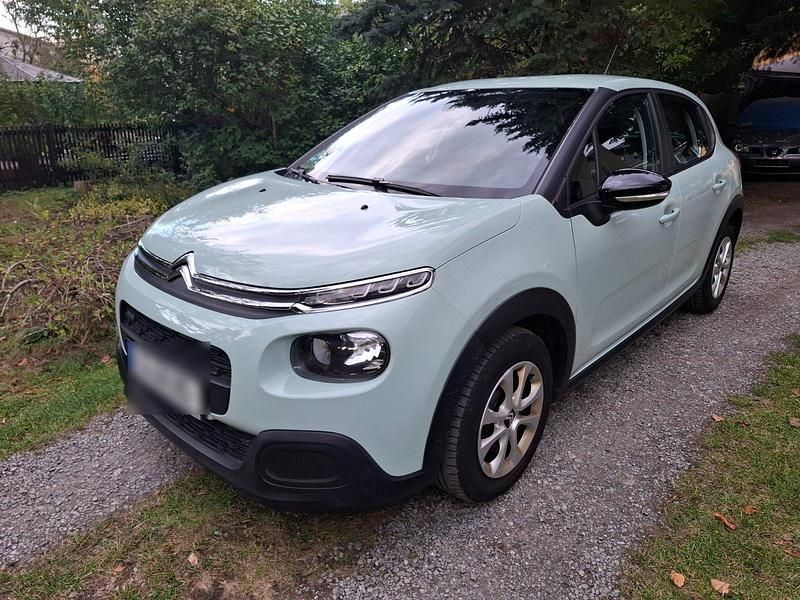 Grün Gebraucht 2017 Citroën C3 PureTech Kleinwagen | 6.999 € (Fairer Preis) - Bild 1/4