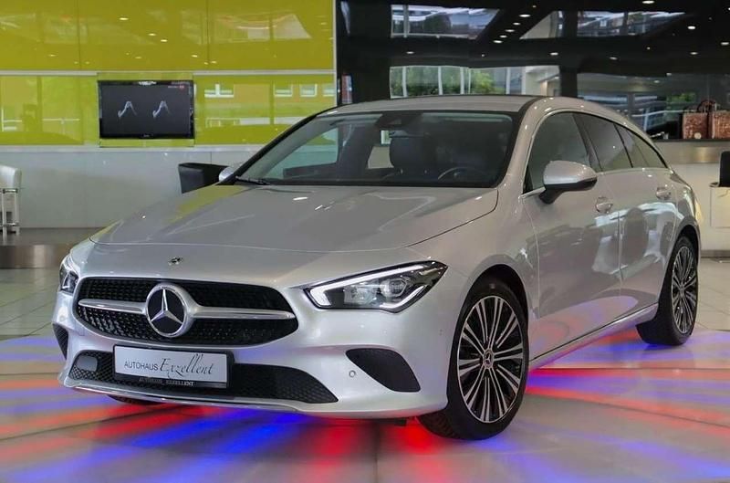 Iridiumsilber Gebraucht 2022 Mercedes CLA200 Kombi | 25.850 € (Superpreis) - Bild 1/4