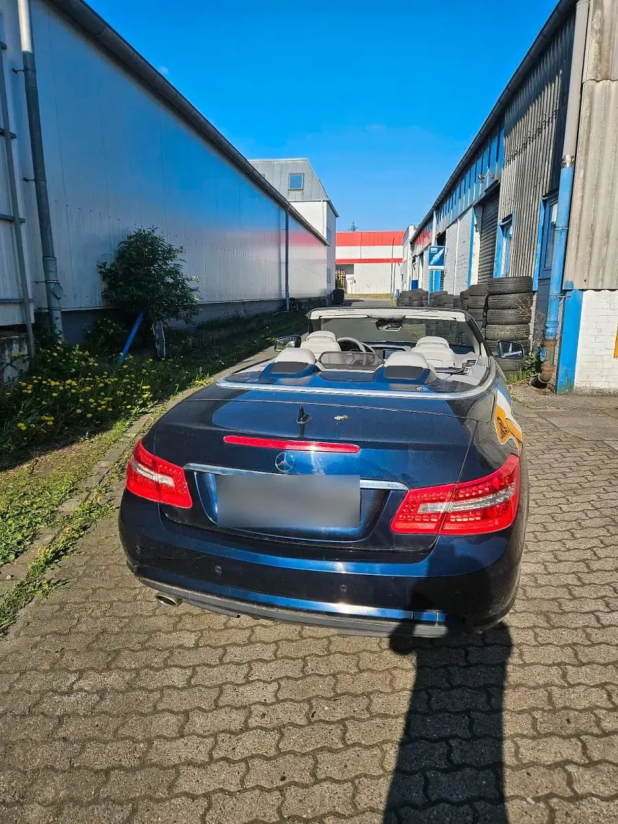 Second-hand Mercedes E250 2011 Albastru Cabrio