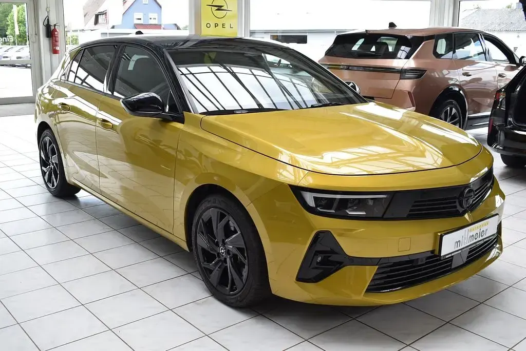 Gebraucht Opel Astra 181 PS (133 kW) 2023 Kult gelb met. Kleinwagen
