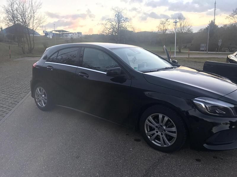 Gebraucht Mercedes A200 Edition 156 PS (114 kW) 2017 Schwarz Limousine
