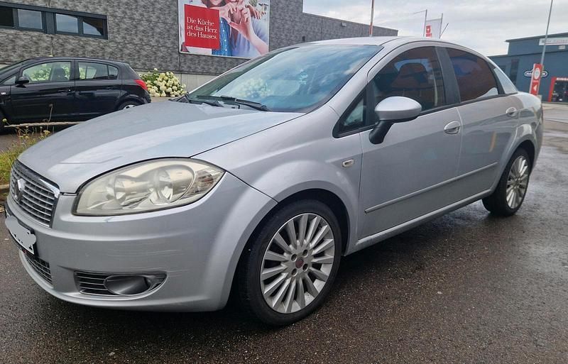 Silber Gebraucht 2008 Fiat Linea Limousine | 2.455 € - Bild 1/4