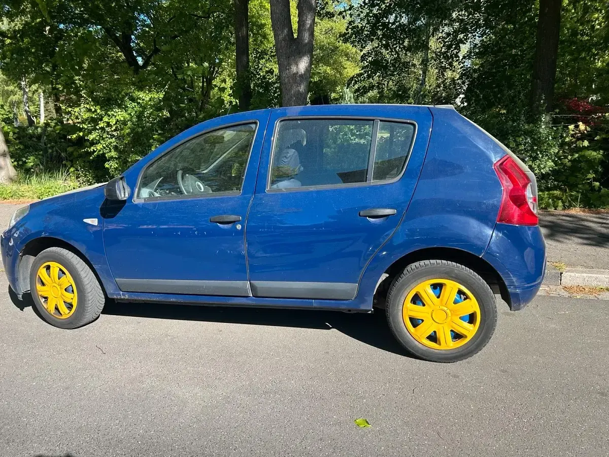 Gebraucht Dacia Sandero 68 PS (50 kW) 2009 Blau Kleinwagen