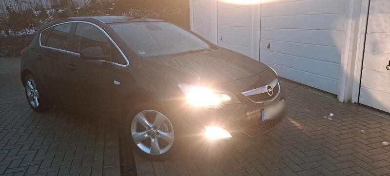 Schwarz Gebraucht 2010 Opel Astra Kleinwagen | 3.400 € (Guter Preis) - Bild 1/4