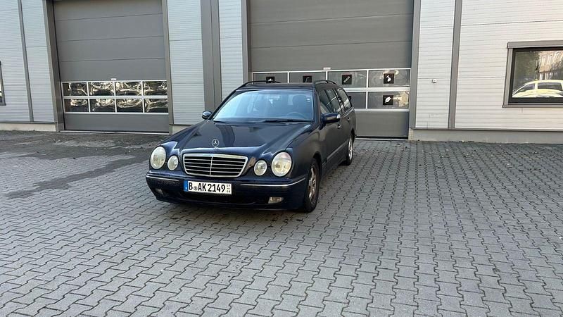 Violet Gebraucht 2000 Mercedes E280 Avantgarde Kombi | 1.999 € (Superpreis) - Bild 1/4