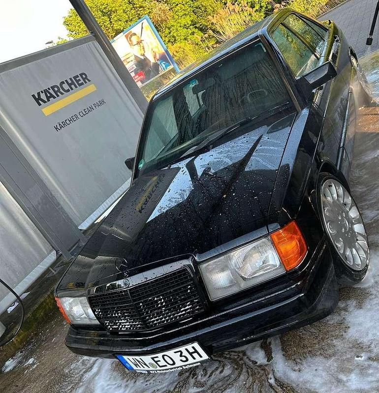 Gebraucht Mercedes 190 122 PS (89 kW) 1990 Limousine