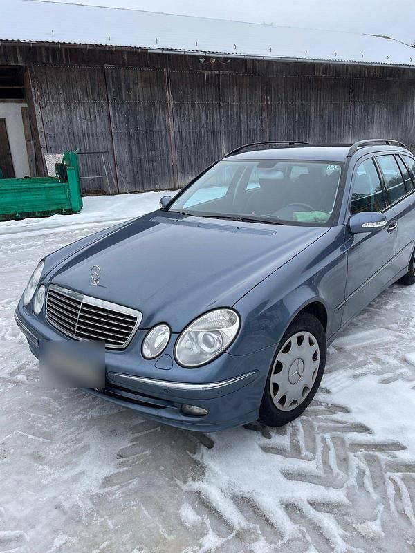 Gebraucht Mercedes E280 Avantgarde 193 PS (141 kW) 2006 Blau Kombi