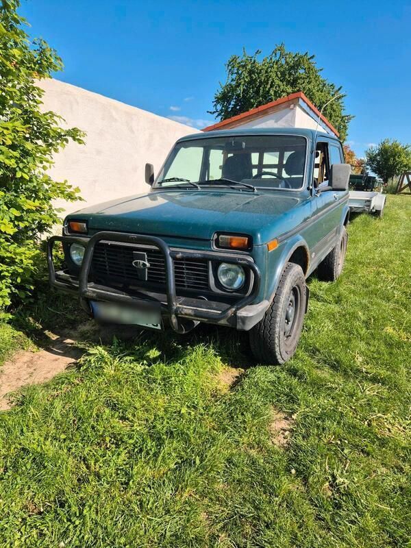 Grün Gebraucht 2009 Lada niva SUV | 2.100 € (Superpreis) - Bild 1/4