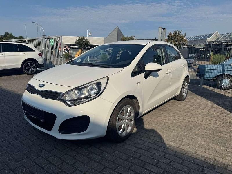 Gebraucht Kia Rio 86 PS (63 kW) 2014 Weiß Limousine