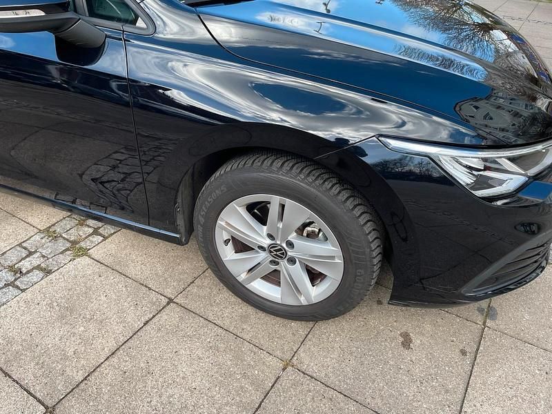 Gebraucht VW Golf VIII 130 PS (95 kW) 2020 Schwarz Limousine