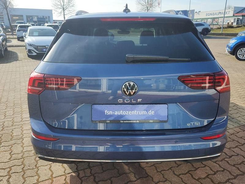 Gebraucht VW Golf VIII 150 PS (110 kW) 2025 Anemonenblau metallic Kombi