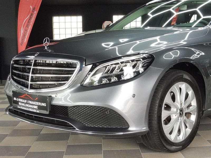 Selenitgrau (metallic) Gebraucht 2018 Mercedes C180 Exclusive Kombi | 23.999 € (Fairer Preis) - Bild 1/4