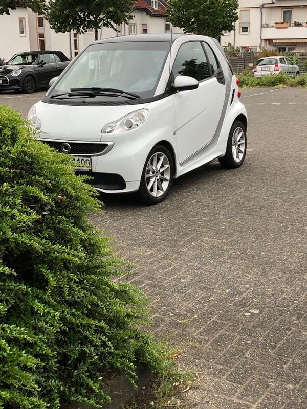Weiß Gebraucht 2012 Smart ForTwo Coupé Passion Kleinwagen | 5.400 € (Fairer Preis) - Bild 1/4