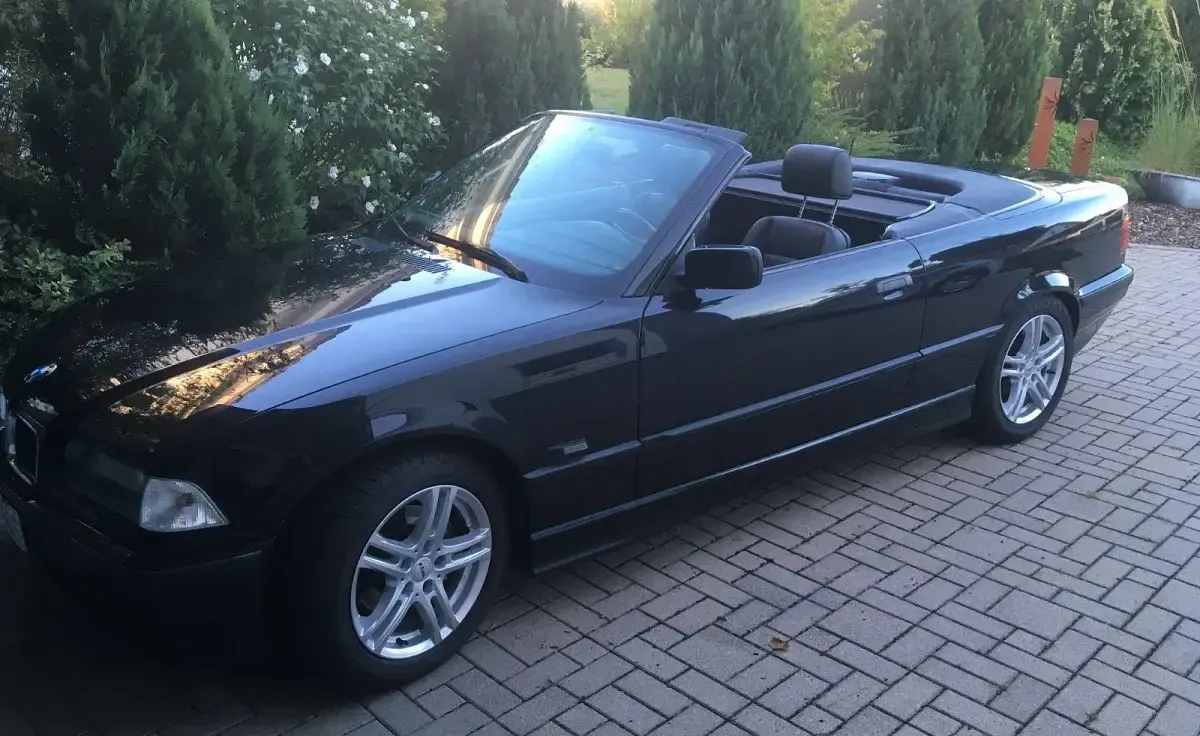 Gebraucht BMW 320 Cabriolet Basis 150 PS (110 kW) 1995 Schwarz Cabrio