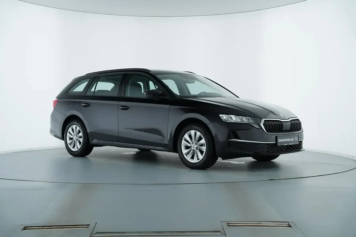 Gebraucht Skoda Octavia Selection 150 PS (110 kW) 2024 Schwarzmagic perleffekt Limousine