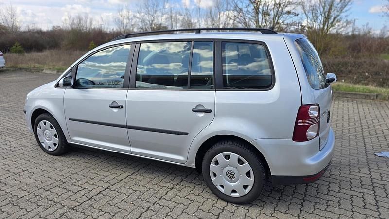 Gebraucht VW Touran 110 PS (80 kW) 2007 Silber Van / Kleinbus