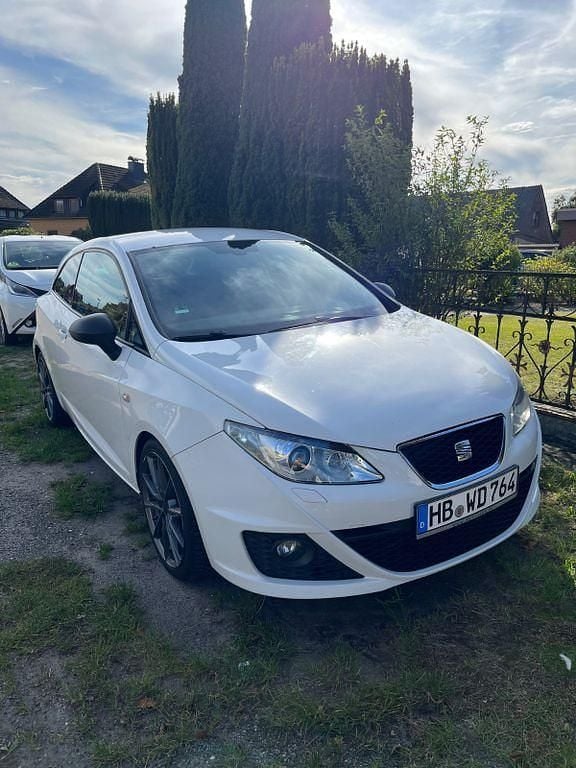 Weiß Gebraucht 2010 Seat Ibiza SC FR Kleinwagen | 4.899 € (Guter Preis) - Bild 1/4