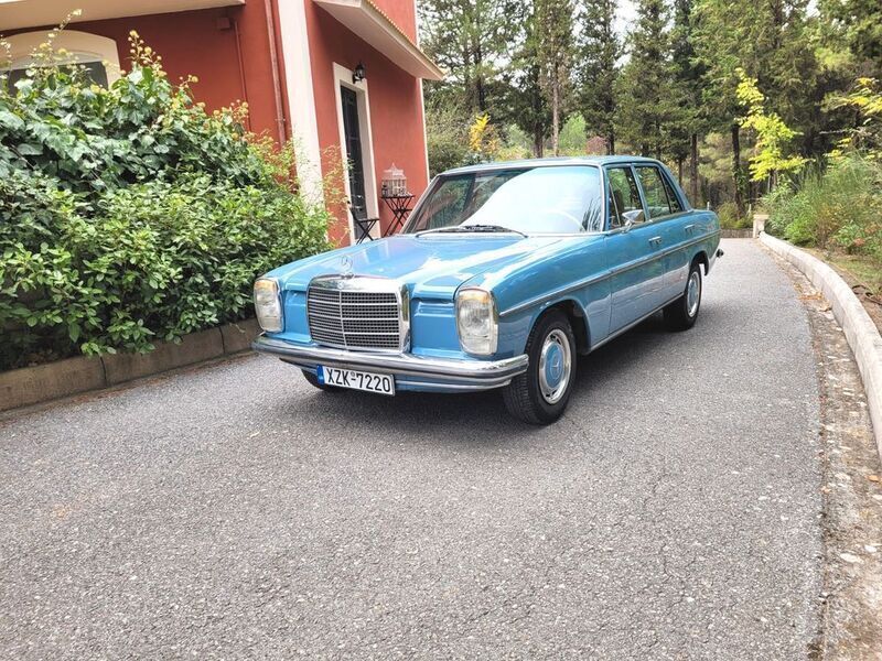 Blau Gebraucht 1971 Mercedes W115 Limousine | 11.900 € - Bild 1/4