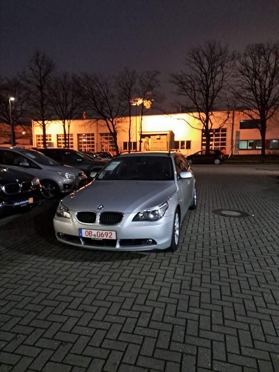 Gebraucht BMW 530 218 PS (160 kW) 2005 Silber Kombi