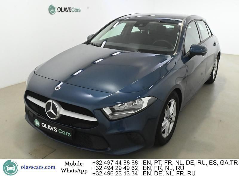 Blau Gebraucht 2020 Mercedes A180 Limousine | 15.488 € (Guter Preis) - Bild 1/4