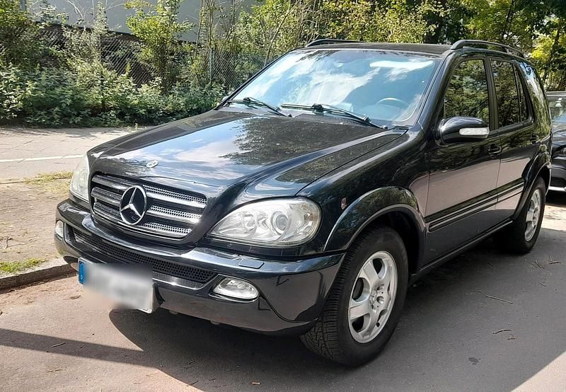 Schwarz Gebraucht 2002 Mercedes ML270 AMG SUV | 6.000 € (Etwas zu teuer) - Bild 1/4