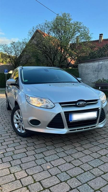 Grau Gebraucht 2014 Ford Focus Business Edition Kombi | 4.950 € (Guter Preis) - Bild 1/4