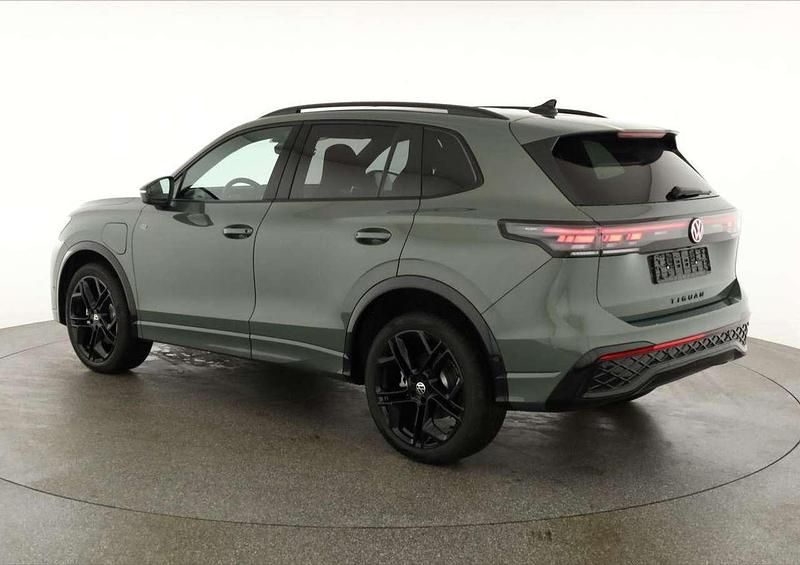 Neu VW Tiguan R-line 272 PS (200 kW) 2025 Cipressino grün metallic SUV