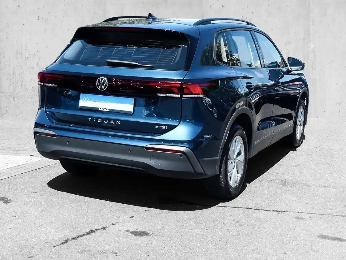 Gebraucht VW Tiguan Basis 131 PS (96 kW) 2025 Nightshade blue (metallic) SUV