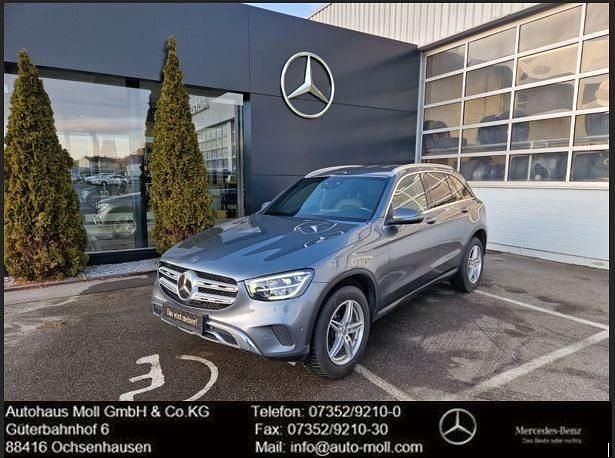 Grau Gebraucht 2020 Mercedes GLC200 AMG SUV | 32.900 € (Etwas zu teuer) - Bild 1/4