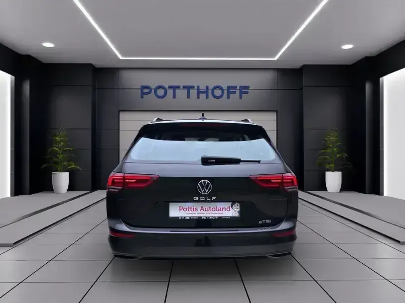 Gebraucht VW Golf VII Life 110 PS (80 kW) 2021 Schwarz Kleinwagen