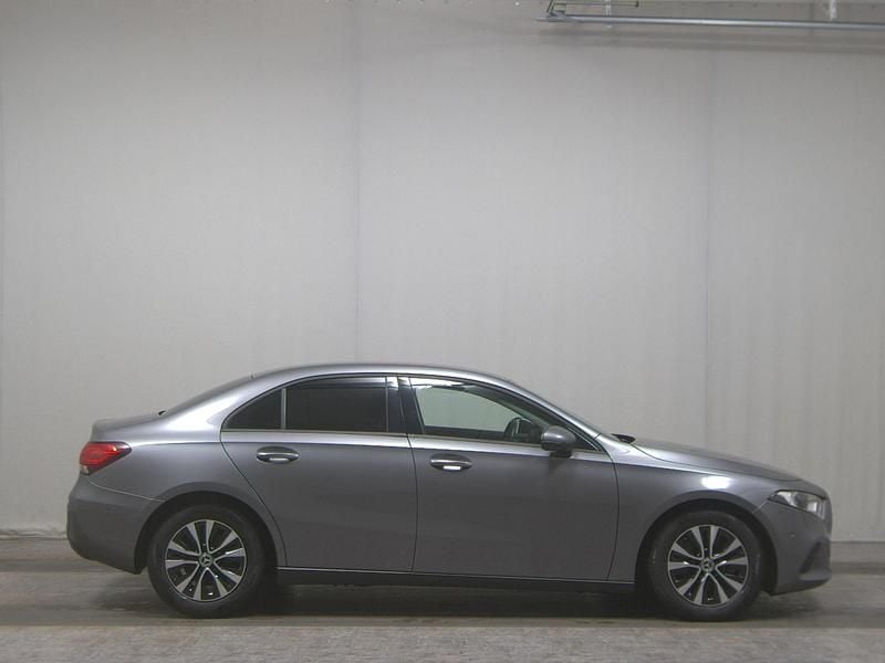 Silber Gebraucht 2022 Mercedes A180 Limousine | 19.480 € (Superpreis) - Bild 1/4