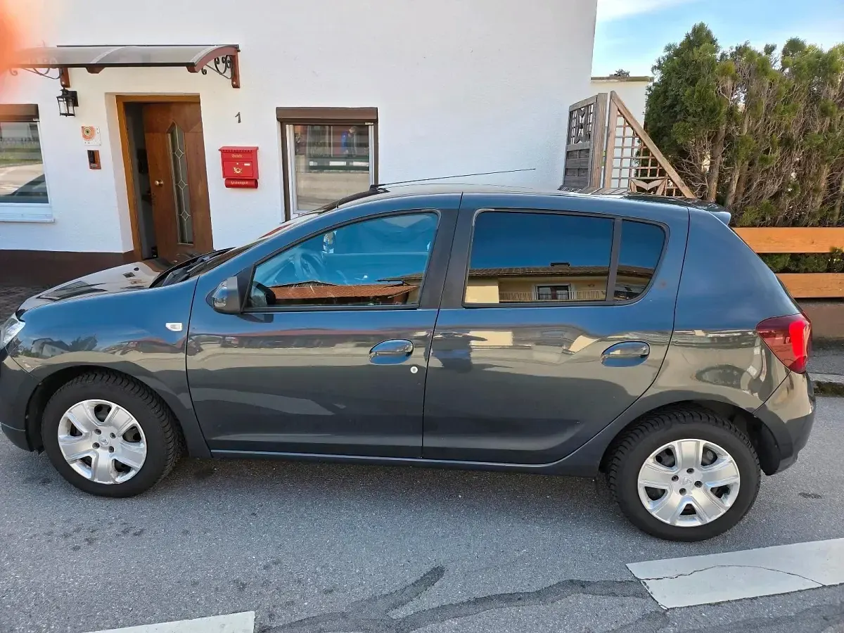 Gebraucht Dacia Sandero 75 PS (55 kW) 2017 Schwarz Kleinwagen