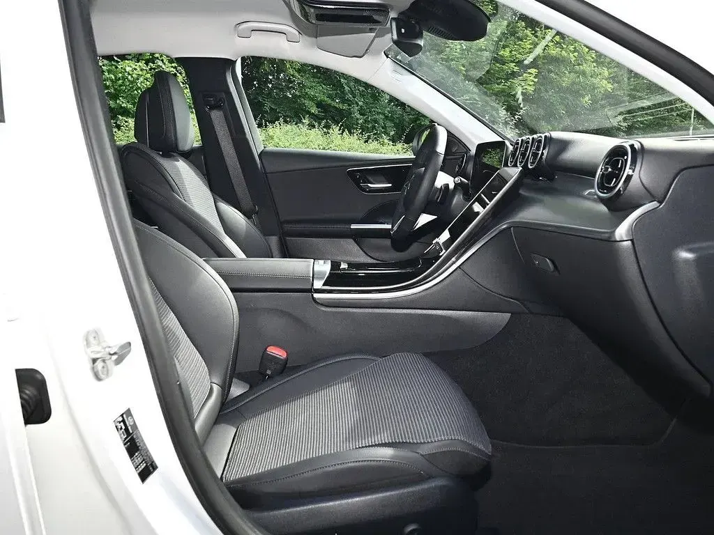 Gebraucht Mercedes C200 Advanced 204 PS (150 kW) 2025 Weiss / polarweiß Limousine