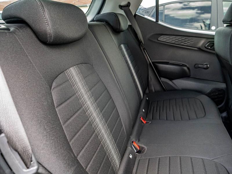 Gebraucht Hyundai i10 Edition 30 67 PS (49 kW) 2022 Farbe: silber Kleinwagen