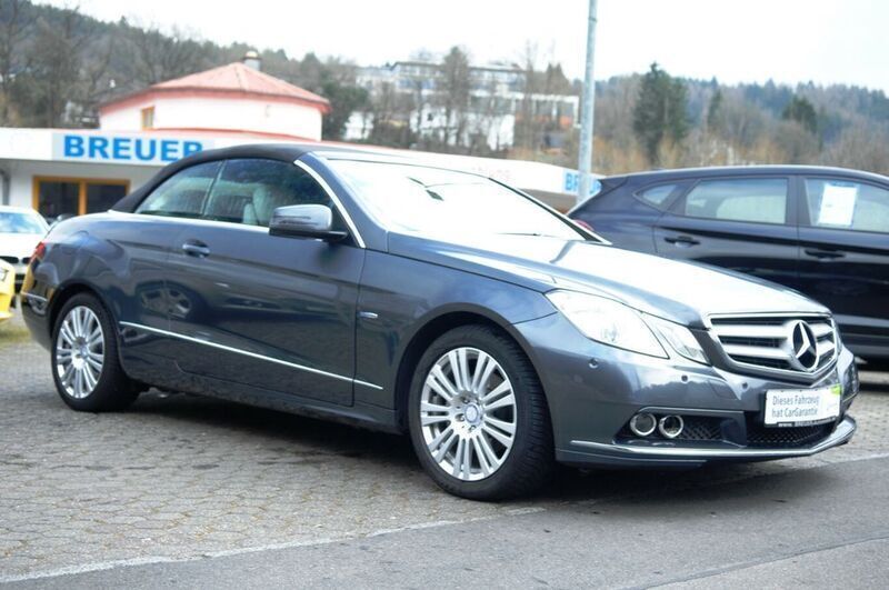 Grau Gebraucht 2010 Mercedes E200 Elegance Cabrio | 14.880 € (Fairer Preis) - Bild 1/4