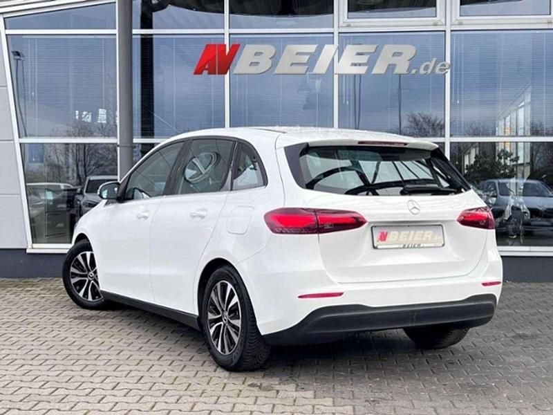 Gebraucht Mercedes B180 136 PS (100 kW) 2024 Polarweiss Van / Kleinbus