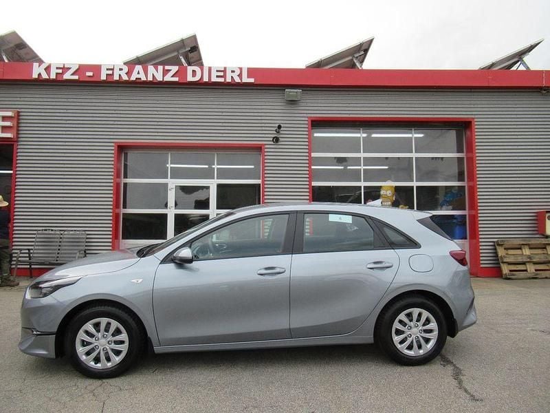 Silber Neu 2025 Kia Ceed Kleinwagen | 22.990 € (Guter Preis) - Bild 1/4